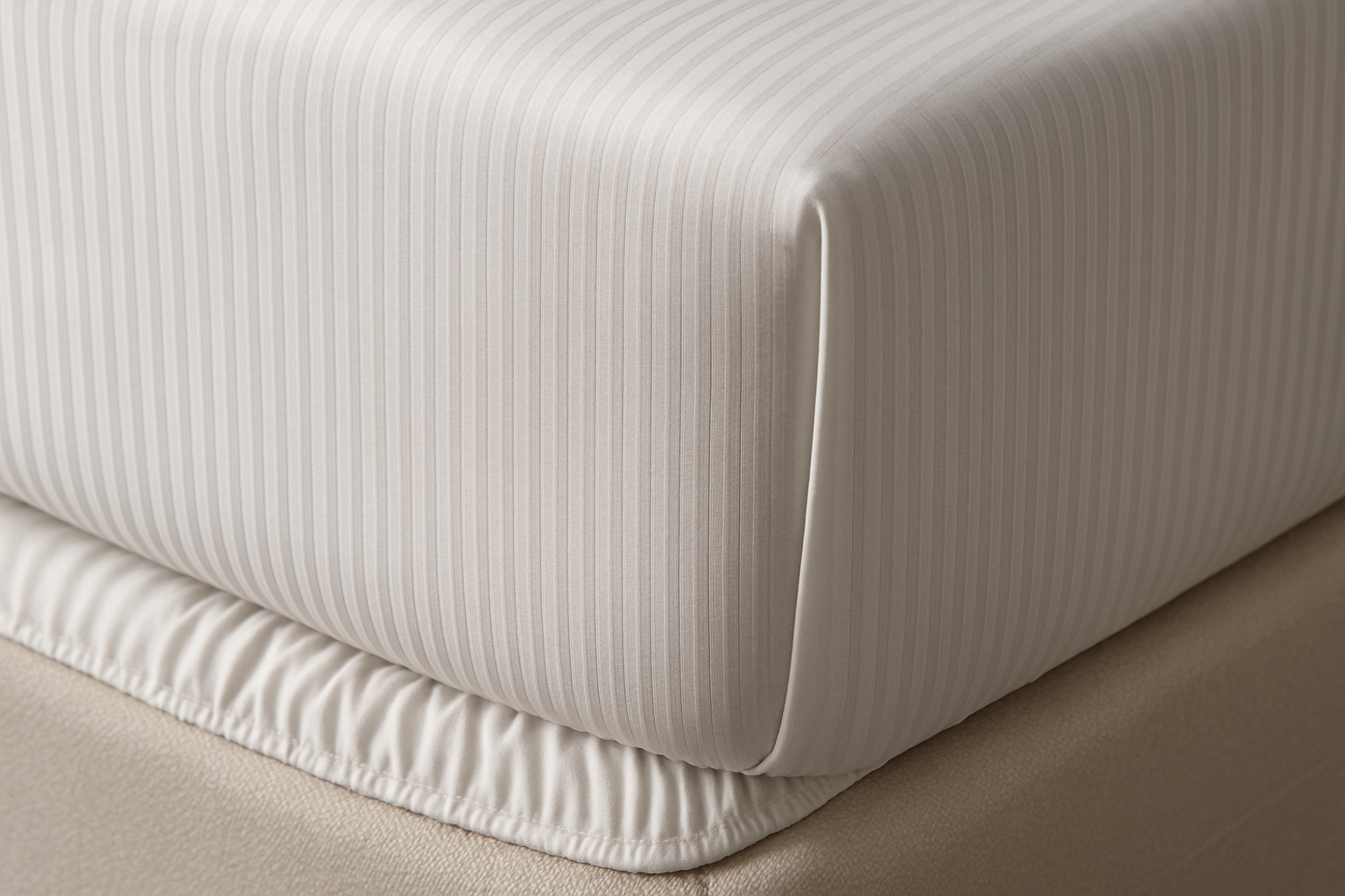 Close-up of 400TC fitted sheet corner with vertical stripes